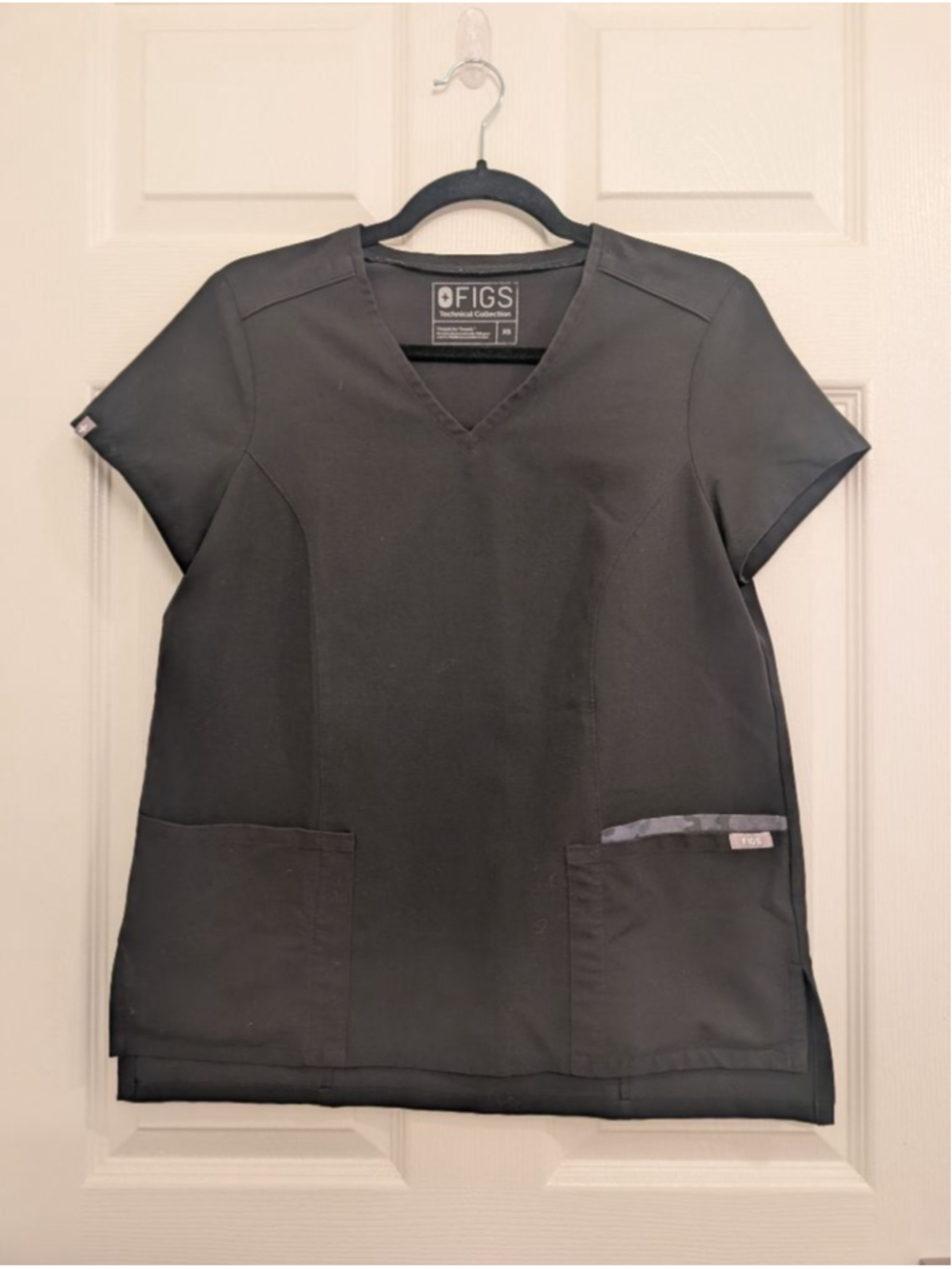 Women's FIGS Black XS Short Sleeve Scrub Top with Gray Camo Trim